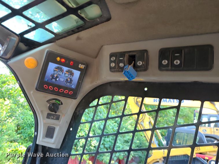 image for item DC6053 2017 Caterpillar 262D  skid steer loader