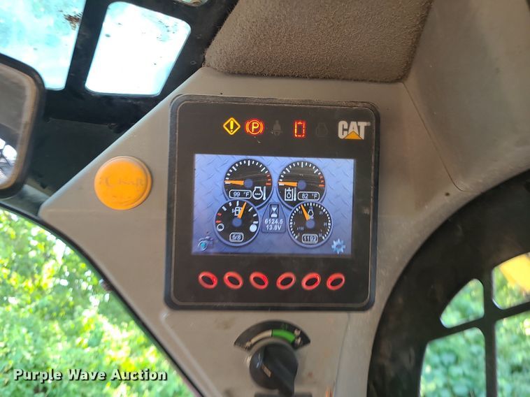 image for item DC6053 2017 Caterpillar 262D  skid steer loader