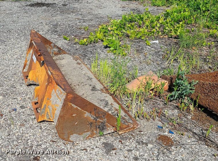 image for item DC6054 72"W skid steer bucket