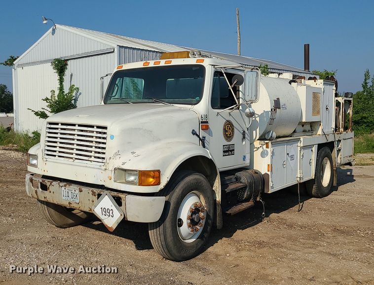 image for item DC6056 1991 International 4900  fuel truck