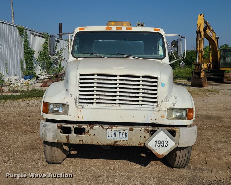 image for item DC6056 1991 International 4900  fuel truck