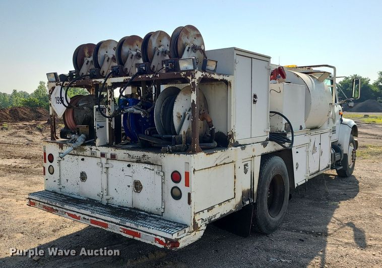 image for item DC6056 1991 International 4900  fuel truck