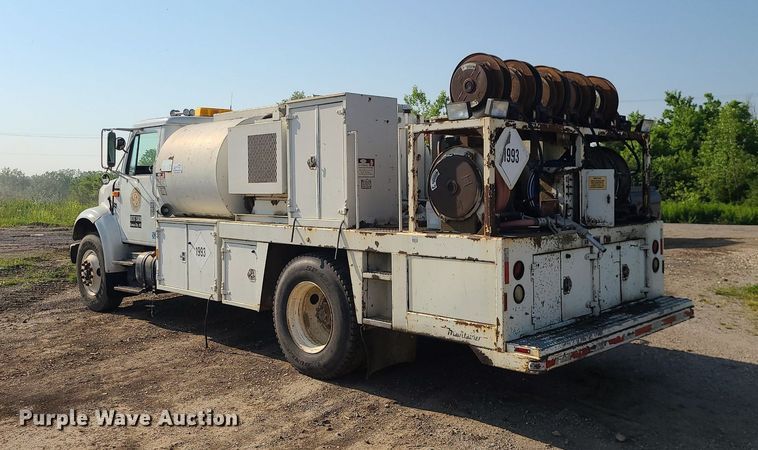 image for item DC6056 1991 International 4900  fuel truck