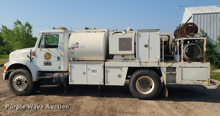 image for item DC6056 1991 International 4900  fuel truck