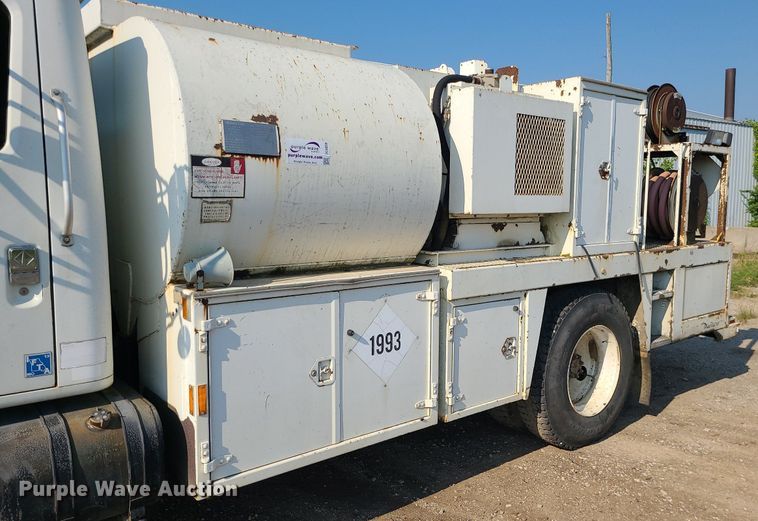 image for item DC6056 1991 International 4900  fuel truck