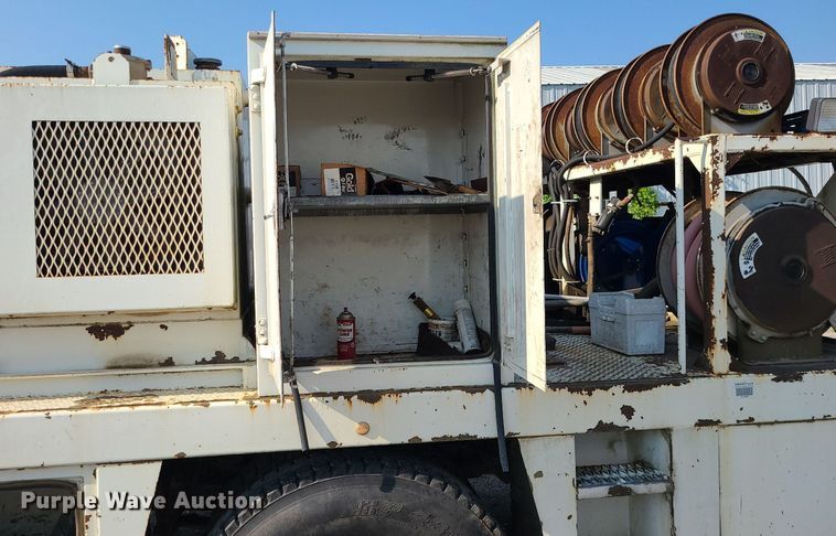 image for item DC6056 1991 International 4900  fuel truck