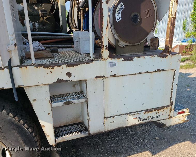 image for item DC6056 1991 International 4900  fuel truck