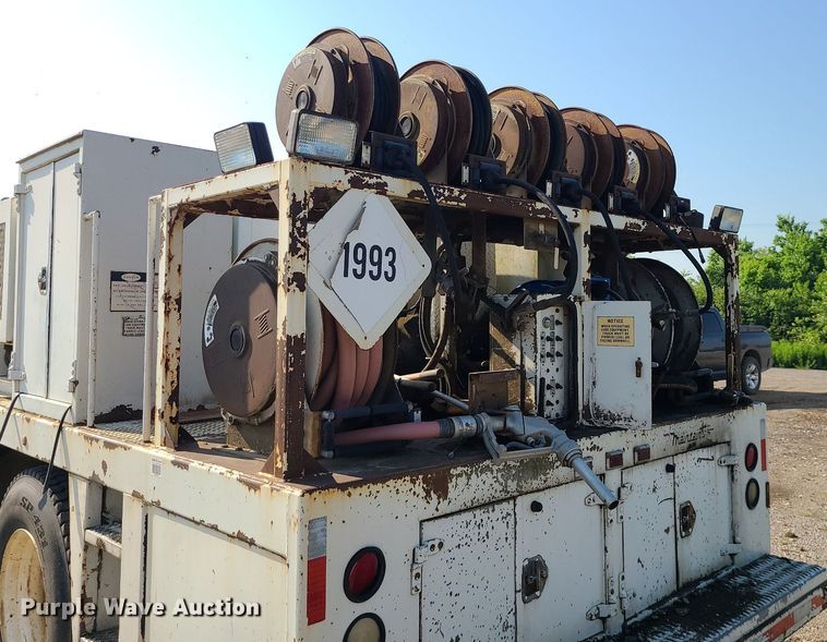 image for item DC6056 1991 International 4900  fuel truck