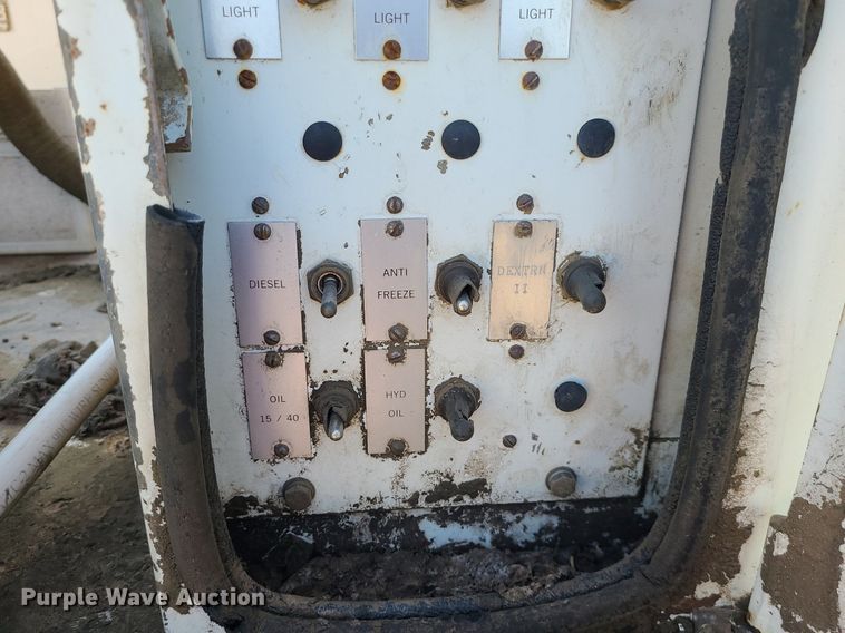 image for item DC6056 1991 International 4900  fuel truck