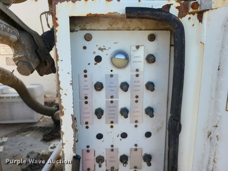 image for item DC6056 1991 International 4900  fuel truck