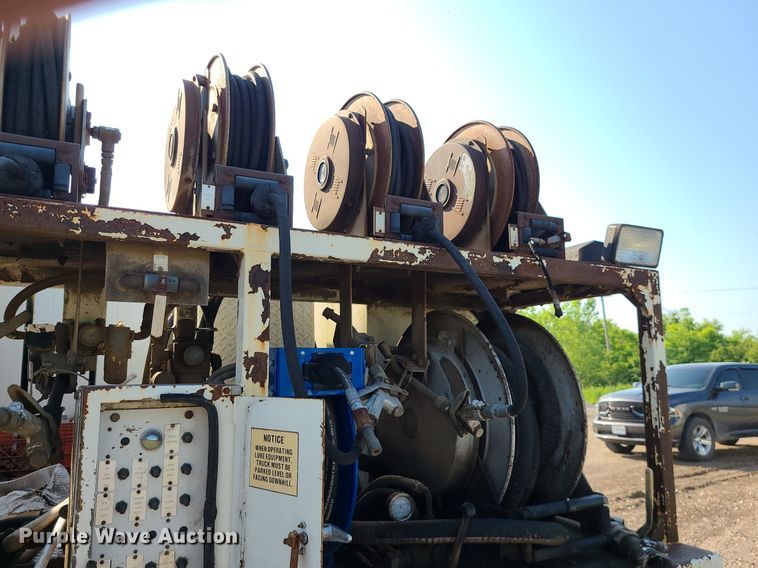 image for item DC6056 1991 International 4900  fuel truck