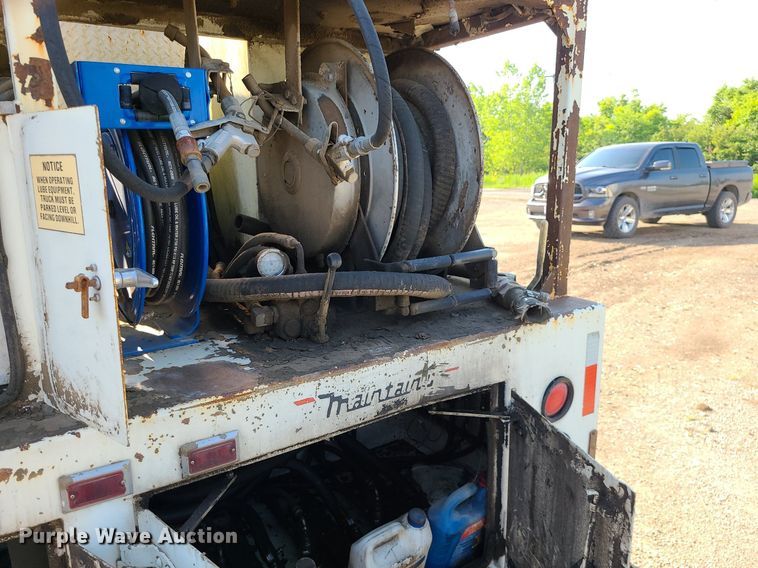 image for item DC6056 1991 International 4900  fuel truck