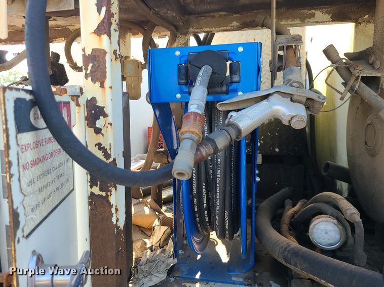 image for item DC6056 1991 International 4900  fuel truck