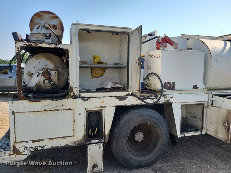 image for item DC6056 1991 International 4900  fuel truck