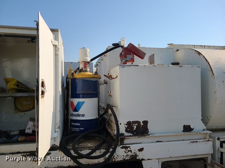 image for item DC6056 1991 International 4900  fuel truck