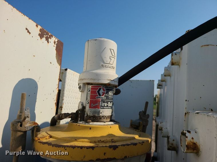 image for item DC6056 1991 International 4900  fuel truck