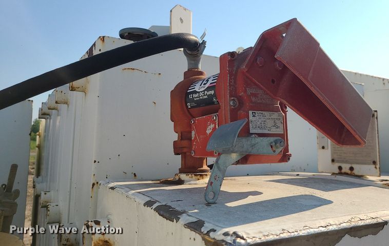 image for item DC6056 1991 International 4900  fuel truck