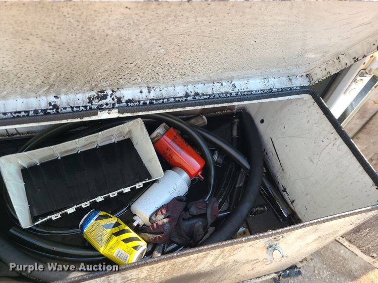 image for item DC6056 1991 International 4900  fuel truck