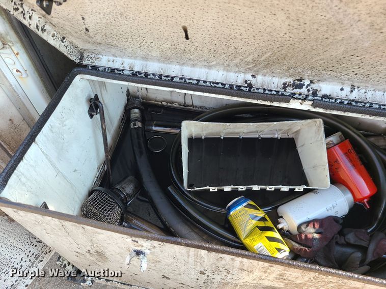 image for item DC6056 1991 International 4900  fuel truck