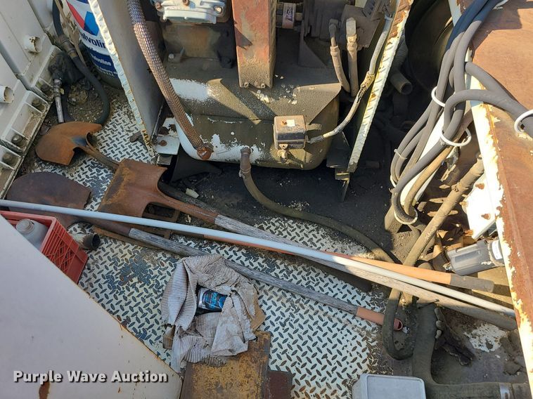 image for item DC6056 1991 International 4900  fuel truck