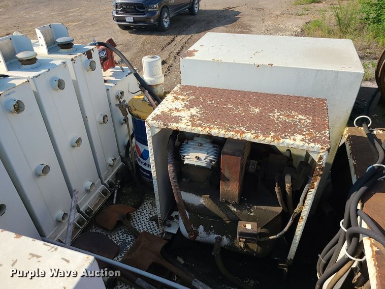 image for item DC6056 1991 International 4900  fuel truck