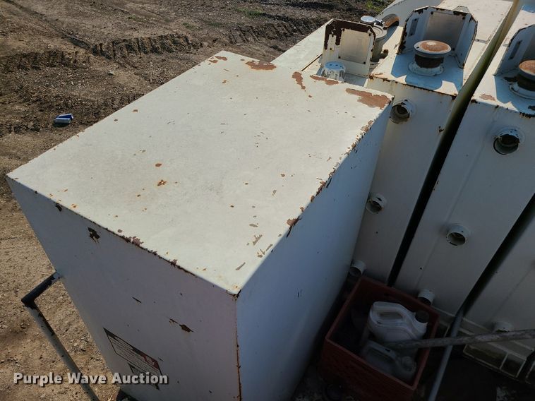 image for item DC6056 1991 International 4900  fuel truck