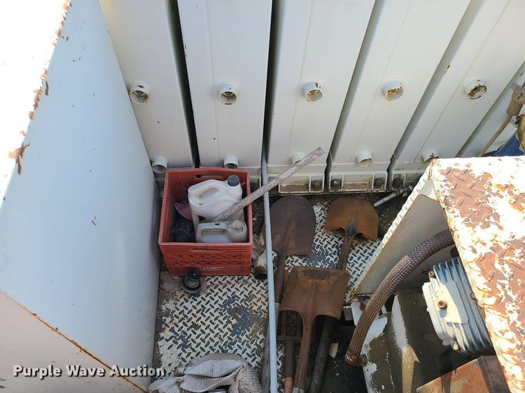 image for item DC6056 1991 International 4900  fuel truck