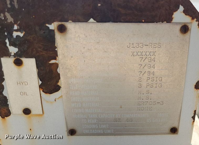 image for item DC6056 1991 International 4900  fuel truck