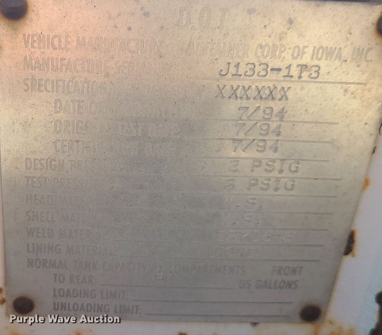 image for item DC6056 1991 International 4900  fuel truck