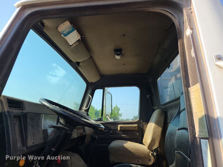 image for item DC6056 1991 International 4900  fuel truck