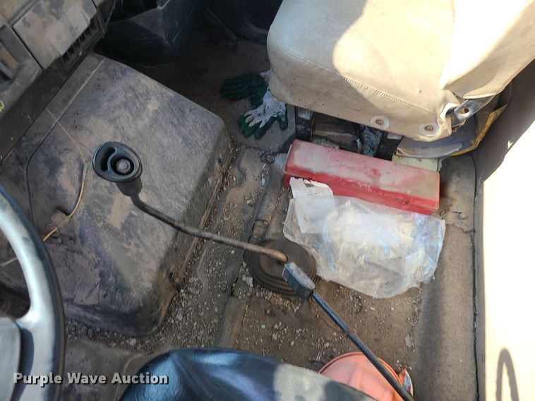 image for item DC6056 1991 International 4900  fuel truck