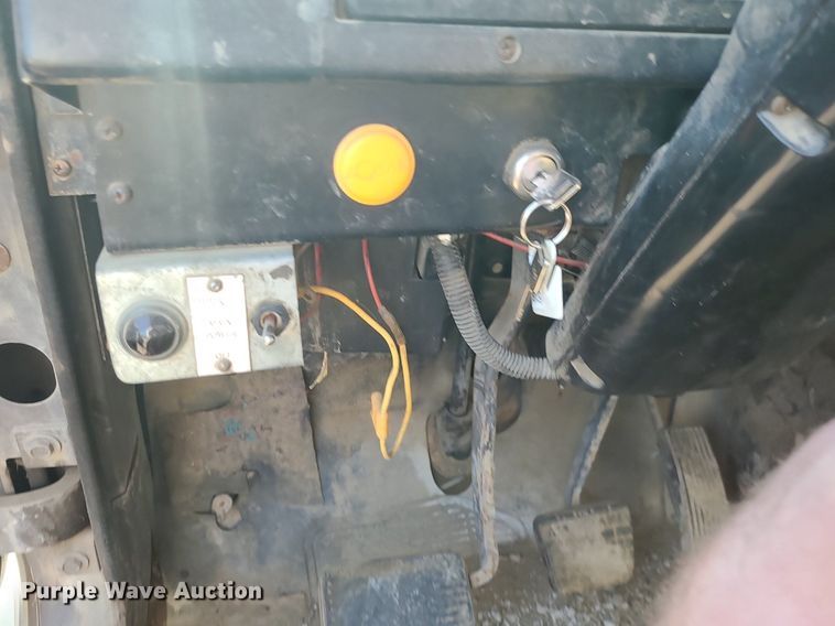 image for item DC6056 1991 International 4900  fuel truck