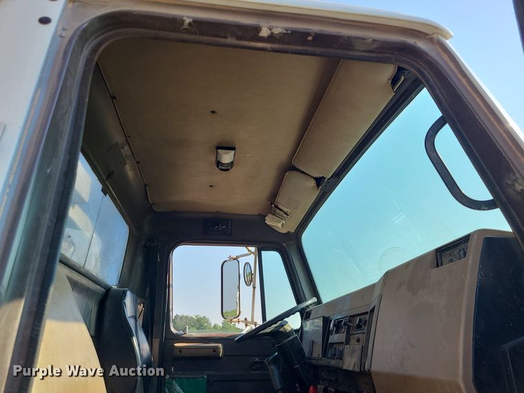 image for item DC6056 1991 International 4900  fuel truck