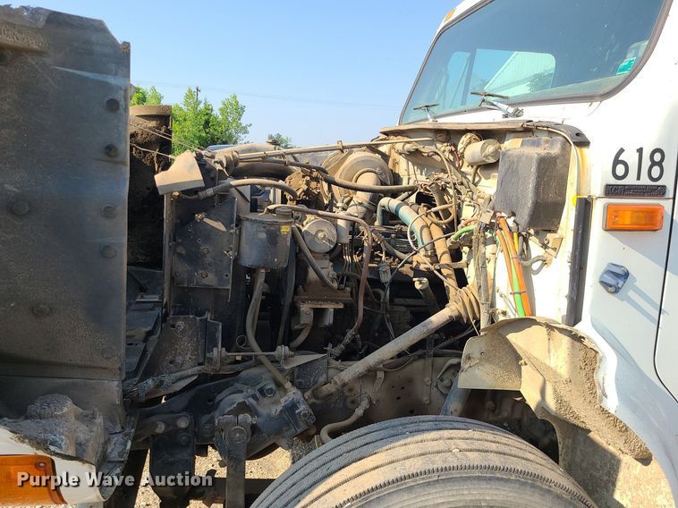 image for item DC6056 1991 International 4900  fuel truck