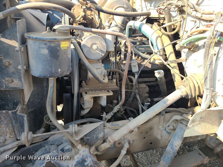 image for item DC6056 1991 International 4900  fuel truck