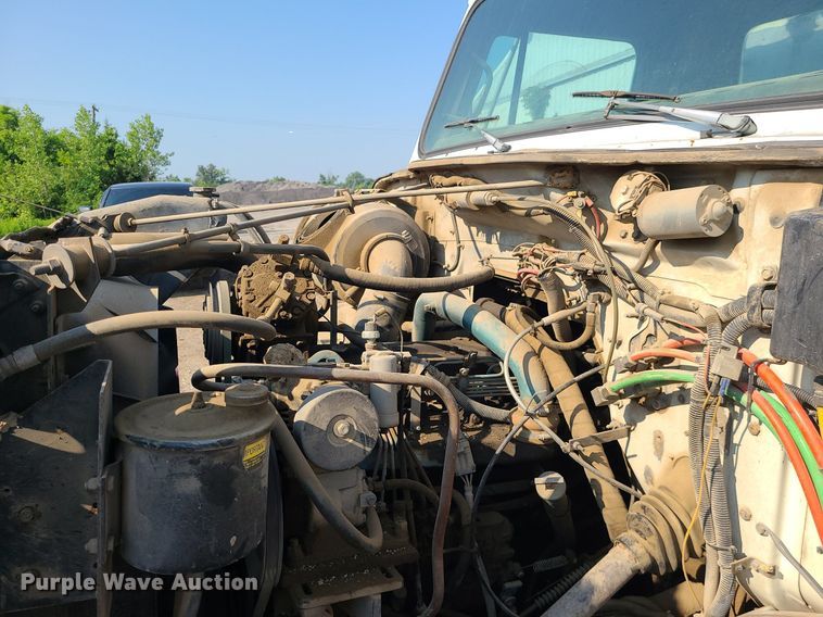 image for item DC6056 1991 International 4900  fuel truck