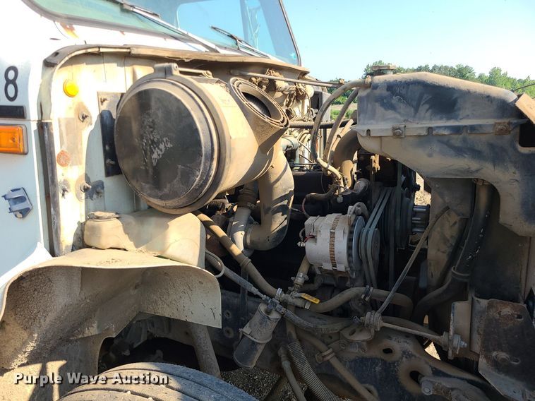 image for item DC6056 1991 International 4900  fuel truck