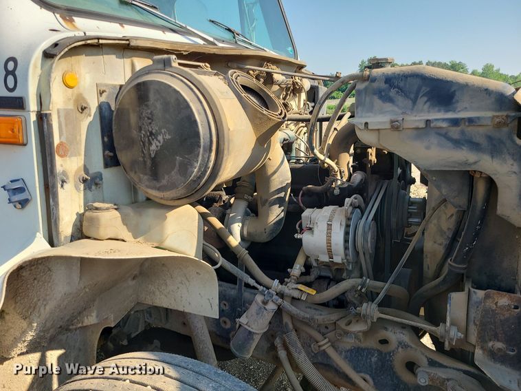 image for item DC6056 1991 International 4900  fuel truck