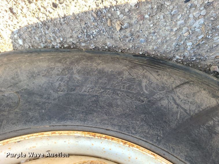 image for item DC6056 1991 International 4900  fuel truck