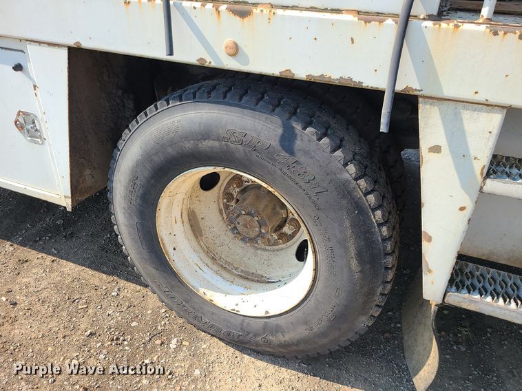 image for item DC6056 1991 International 4900  fuel truck