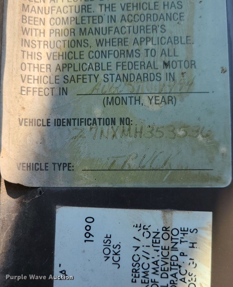 image for item DC6056 1991 International 4900  fuel truck