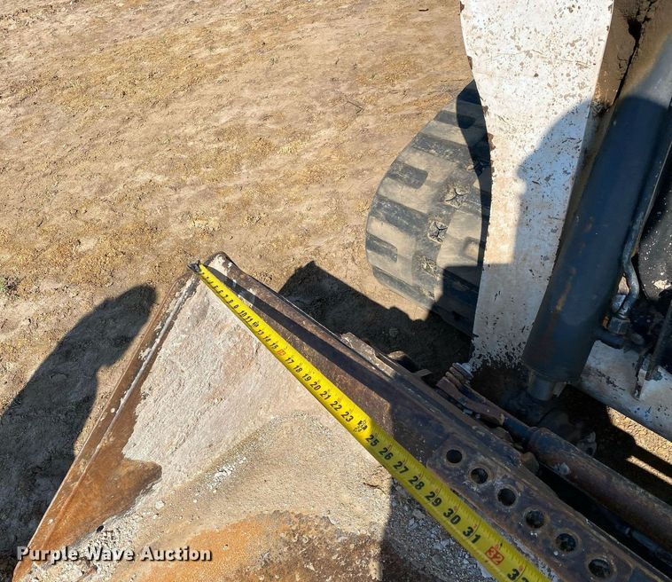 image for item DI7827 2017 Bobcat T650  tracked skid steer loader