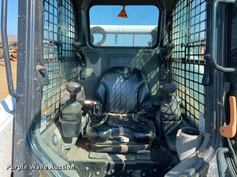 image for item DI7827 2017 Bobcat T650  tracked skid steer loader