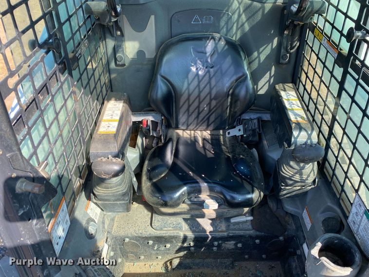 image for item DI7827 2017 Bobcat T650  tracked skid steer loader