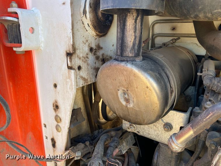 image for item DI7827 2017 Bobcat T650  tracked skid steer loader