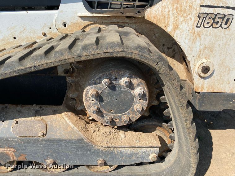 image for item DI7827 2017 Bobcat T650  tracked skid steer loader