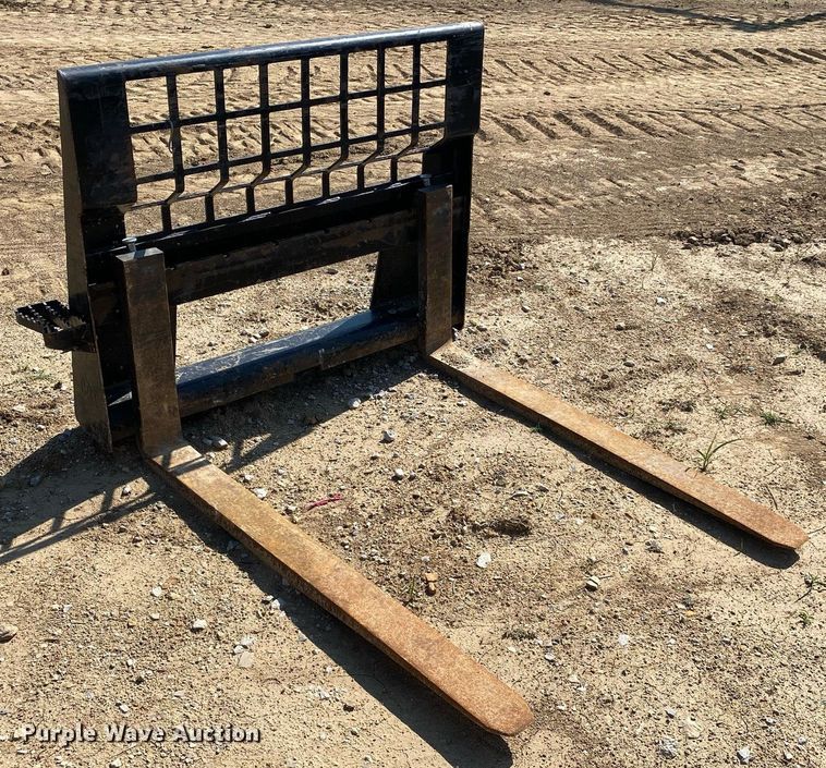 image for item DI7827 2017 Bobcat T650  tracked skid steer loader