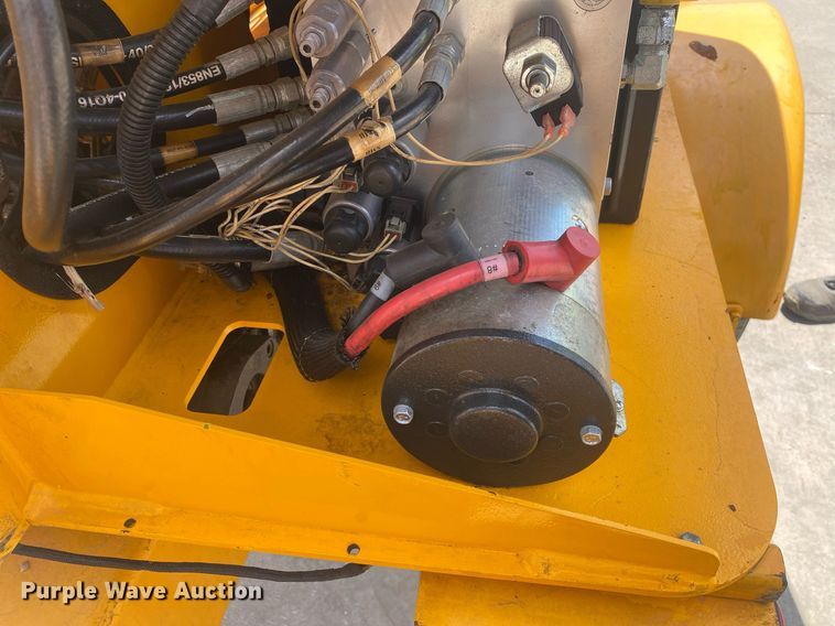 image for item DI7828 2017 Haulotte 5533A  boom lift