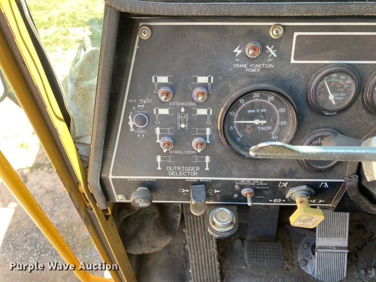 image for item DI7829 1999 Grove 4425G  crane