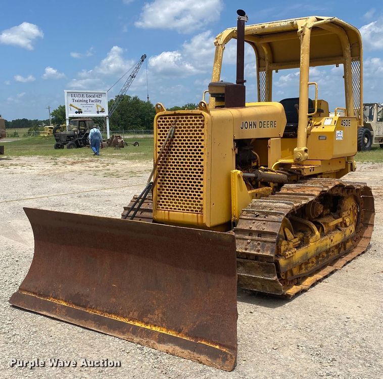 image for item DI7835 1985 John Deere 450E  dozer